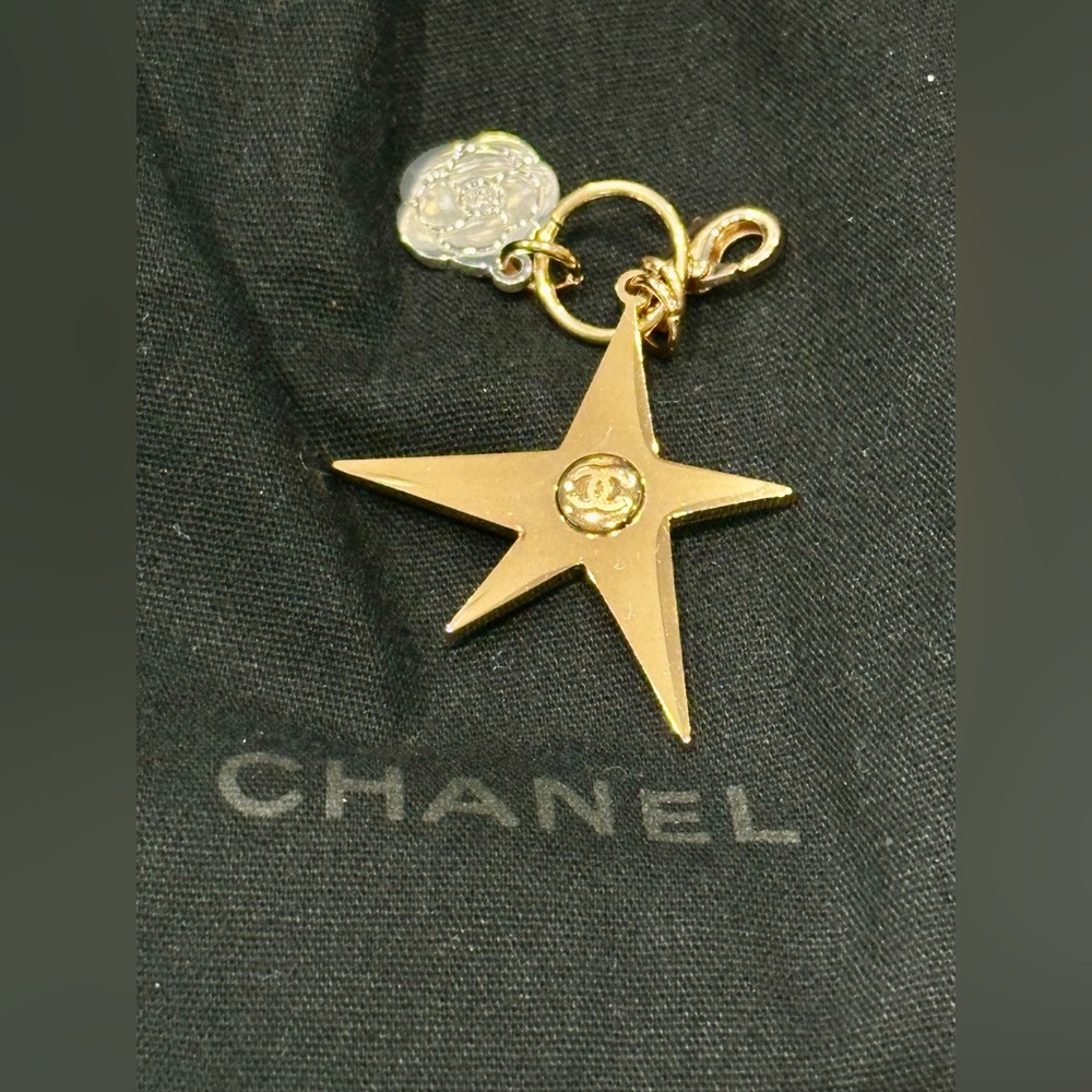 💯AUTHENTIC NEW CHANEL Gold Star & CHANEL Gift Bag~Holiday 2025